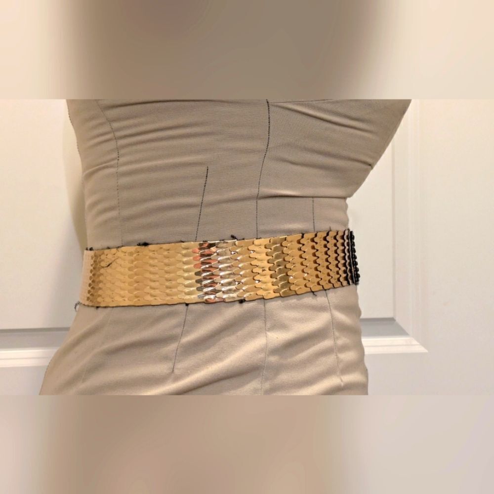 3/$30 Iconic 80s Vintage Gold Metal Scale Stretch Belt - Picture 4 of 6